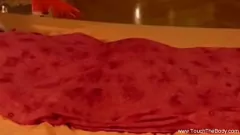 تشغيل تدليك النفط المثيرة: لقاءات حميمة من الشرق