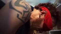 Reproduzir Punho anal surpresa da Senhora Red Herring de um modelo de arte masculino - Parte 2