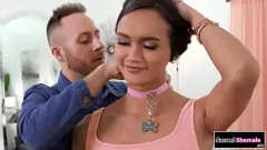 تشغيل أندريا تشاي، خنثي الساخنة للغاية مع كبير الثدي وقضيب صغير، يركب ديكًا كبيرًا في مشهد الجنس الشرجي المتشددين هذا