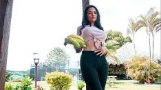 Reproduzir Filmes pornôs romenos com uma morena colocando banana na boceta