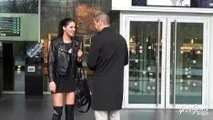 Play Fuck in the pussy with a brunette busker