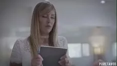 Jouer La mora ha un seno molto soffice e vuole fare un intenso gioco di sesso in cui