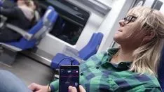 Reproduzir Sexo oral no trem de passageiros