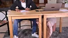 Oynat Ofisteki meslektaşları sert sikli bu genç adamın fiziğinden etkileniyorlar