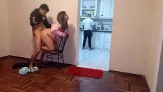 Afspelen De brunette met supergrote borsten wil pik zuigen en een seksspelletje mee hebben