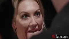 تشغيل المتشددين قفص الجنس مع منقاد شقراء BDSM الرقيق