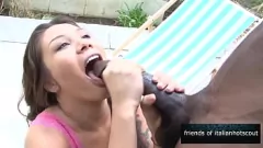 Reproducir Adolescente de piel clara se enamora de un semental negro bien dotado
