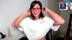 Afspelen Thicc Youtuber stapt uit met royale camgirl-tips