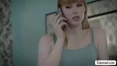 Abspielen T-Girl Lianna Lawson wird anal von einem aufgehängten Stud geschlagen