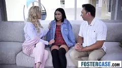 Reproduzir Brrandi Love inicia sexo a três com Teen Ryder Rey e Bobby Beefcakes