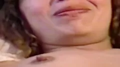 Redare Blonda mea curbă MILF își arată fundul uriaș în lenjerie