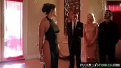 Jouer Belles-frères et demi-sœurs Lust Party - Wild Group Sex Sex Orgy Fantasy 2022
