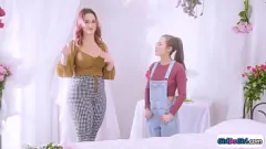 Redare Lesbiene brunete Siri Dahl și Spencer Bradley în față intensă și Licking Pussy