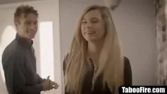 Reproducir Sesión de tutoría naughty en casa del maestro pervertido con adolescente rubia