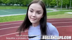 Odtwórz Drobna nastolatka Alexa Mills w publicznym hardcore spotkaniu